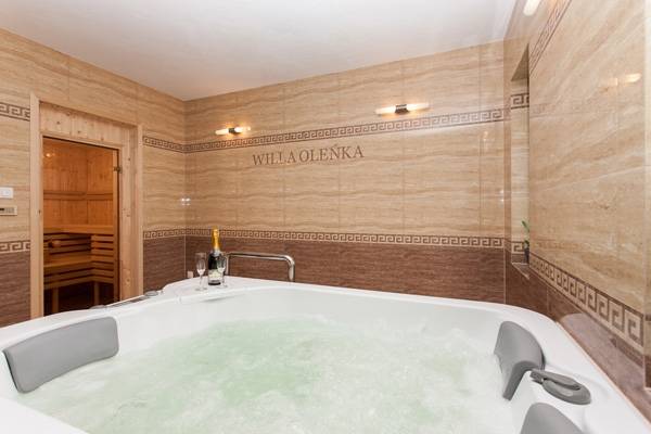 Po całym dniu pełnym atrakcji w Niechorzu można odświeżyć się w takiej oto łazience w willi Willa Oleńka