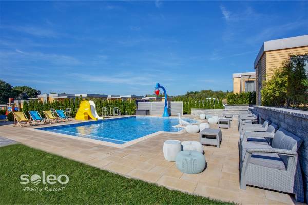 SOLEO Family Resort oferuje domki letniskowe z basenem