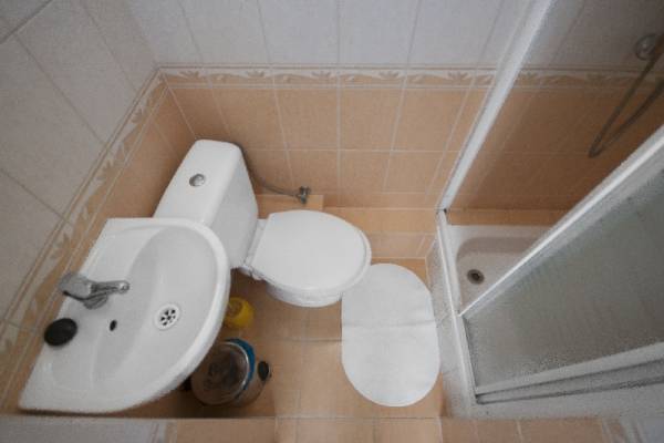 Domek Letniskowy Cuma Camp nad morzem posiada tak wyposażone łazienki