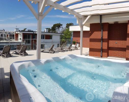 W apartamencie Premium Apartamenty Klifowa Rewal turyści mogą bardzo swobodnie korzystać z dobrodziejstw miejscowego basenu (ul. Morska 5 w Rewalu).