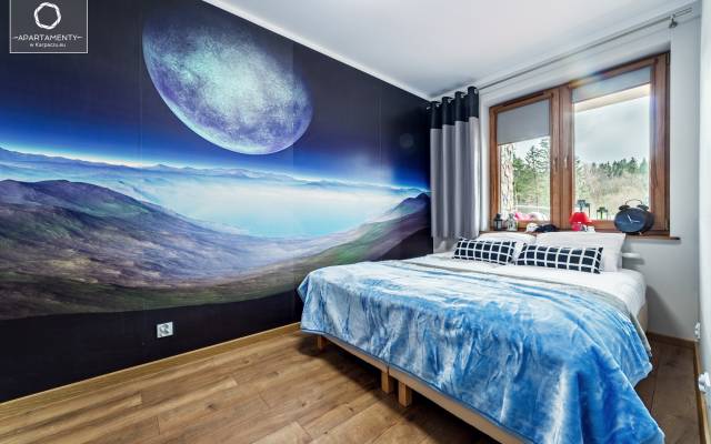 Na zdjęciu spanie w pokoju - Górski Widok w Górskich Domkach | Karpacz (wypoczywaj w górach) 