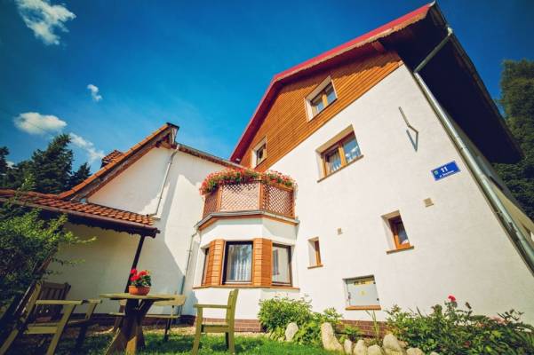 Już na pierwszy rzut oka widać, czego turyści mogą się spodziewać po pokoju Dom Gościnny DOROTA z Karpacza w górach.