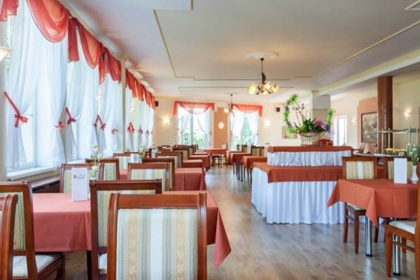 W resorcie BAŁTYK Resort w Rewalu znajduje się także restauracja, zaprezentowana w pełnej krasie na tej fotografii.