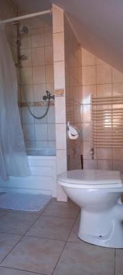 Po całym dniu pełnym atrakcji w Niechorzu można odświeżyć się w takiej oto łazience w pensjonacie ANNA I 