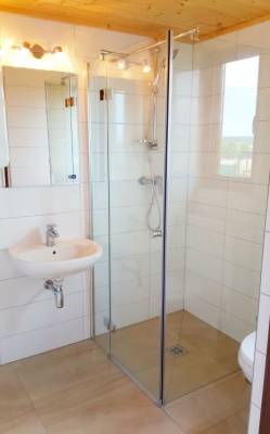 W apartamencie Baltic Seaside w Rewalu można skorzystać z łazienki przedstawionej na fotografii