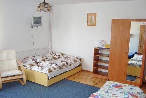 Po aktywnym wypoczynku w Ustroniu Morskim można zrelaksować się w przedstawionym na fotografii pokoju w domu wczasowym Riviera