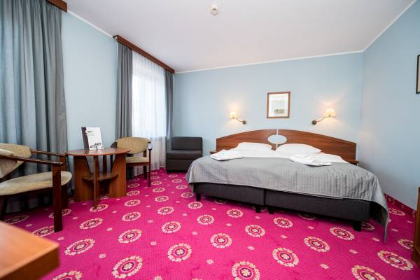 Na zdjęciu łoże w pokoju - Hotel NOWA-SKI *** | Karpacz (wypoczywaj w górach) 