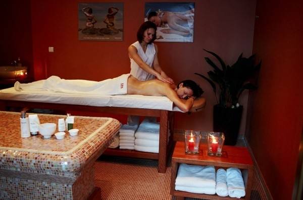 Pokój Hotel ALPEJSKI **** współpracuje z prawdziwymi specjalistami w dziedzinie masażu | Karpacz.