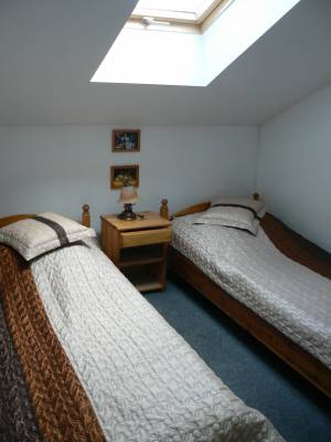 Na zdjęciu spanie w pokoju - Dom Gościnny ADRIANNA | Pobierowo (wypoczywaj nad morzem) 