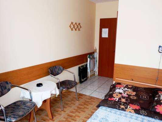 Fotka przedstawia pokój w pensjonacie Dom Gościnny GAŁEK w Pobierowie (woj. zachodniopomorskie)