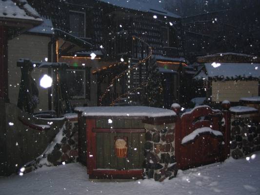 Zdjęcie śnieżnej zimy w pokoju IKA - ul. Starowiejska 3 w Niechorzu.