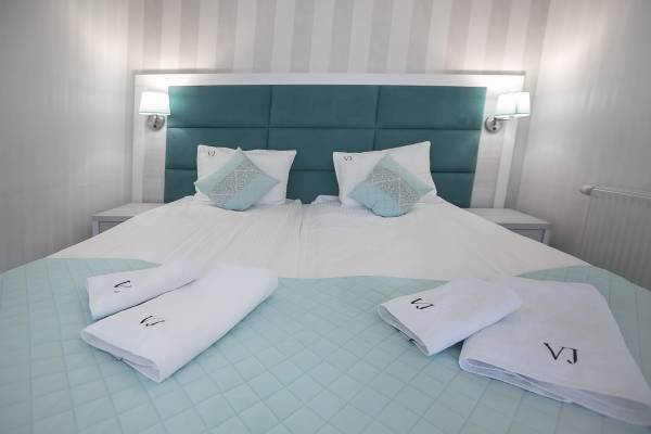 Zdjęcie przedstawia łóżko w pokoju - Villa JUSTYNA | Pobierowo (wypoczywaj nad morzem) 
