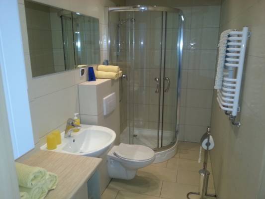 Tak prezentuje się łazienka w pokoju Apartamenty KLIF (ul. Kujawska 8, 72-346 Pobierowo)