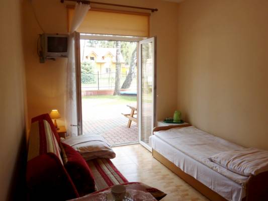 Na fotce przedstawiony jest pokój w pensjonacie SADYBA w którym będziecie mogli Państwo się zatrzymać podczas urlopu w Pobierowie