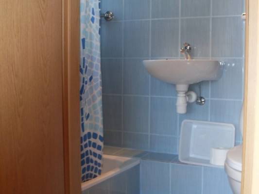 Na fotografii widzimy łazienka w pokoju Dom Gościnny U SYLWII nad morzem