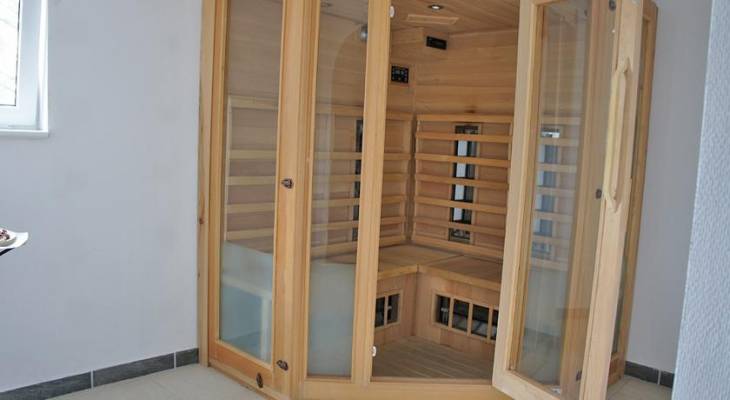 Tak na zdjęciu prezentuje się sauna, która w hotelu Hotel CORUM *** z Karpacza powstała specjalnie dla gości wypoczywających w górach.