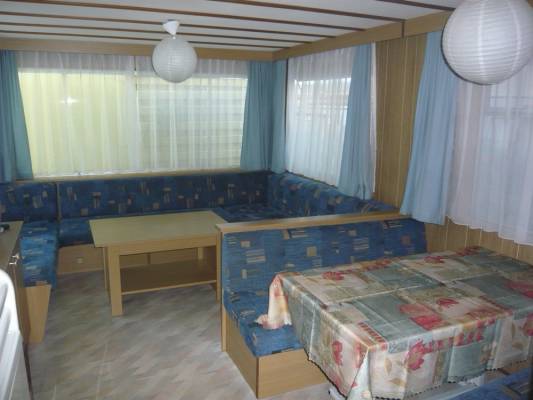 Zdjęcie wnętrza pokoju w domku letniskowym DOMKI LETNISKOWE AGA