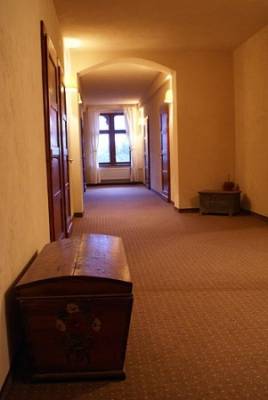 Na zdjęciu widzimy pokój w rezydencji REZYDENCJA BIAŁY JAR w którym będziecie mogli Państwo się zatrzymać podczas pobytu w Karpaczu