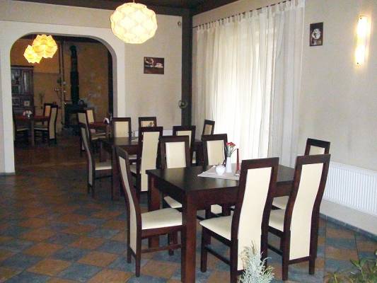 W pokoju Hotel EUROPA znajduje się także restauracja, zaprezentowana w pełnej krasie na tej fotografii.