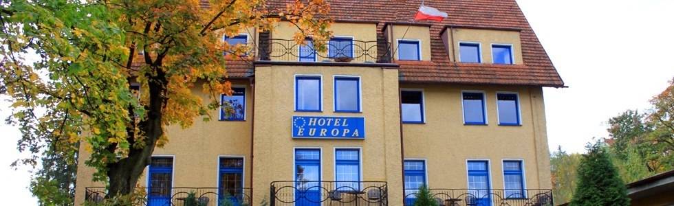 Wygląd zewnętrzny obiektu (ul. Zdrojowa 15) zapowiada udany pobyt w pokoju Hotel EUROPA w Polanicy-Zdroju.