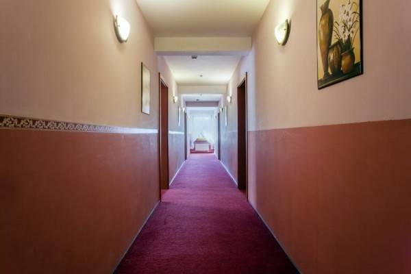 Zdjęcie zrobione w środku obiektu, na korytarzu - Pobierowo, pensjonat Dom Gościnny EMILIA.