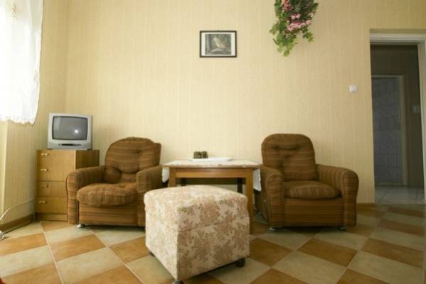 Pokój HORTENSJA przy ul. Westerplatte 20 w Rewalu oferuje odpoczynek w pokoju widocznym na fotce