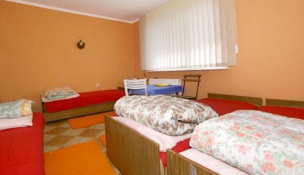 Na fotografii przedstawiony jest pokój w pokoju HORTENSJA w którym będziecie mogli Państwo się zatrzymać podczas wczasów w Rewalu