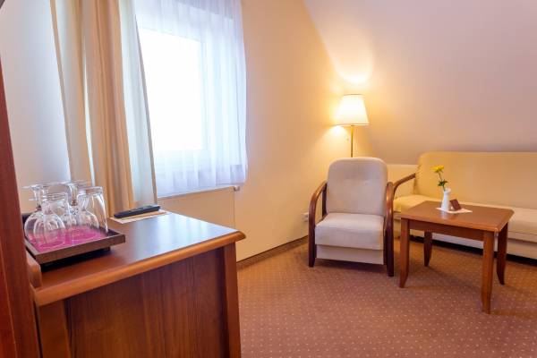 Na fotografii widzimy pokój w SPA Hotel RELAKS*** Wellness & SPA w którym macie możliwość Państwo się zatrzymać podczas wypoczynku w Karpaczu