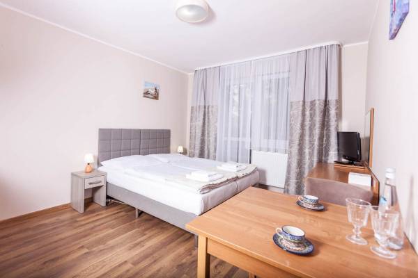 Zdjęcie przedstawia łóżko w pokoju - ANGELA | apartamenty - domki - pokoje | Pobierowo (wypoczywaj nad morzem) 