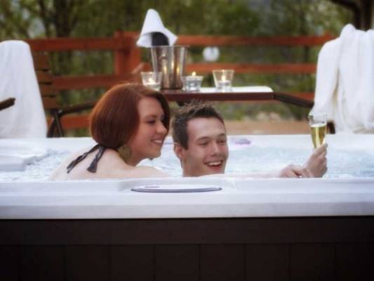 Jeden z wariantów bąbelkowej kąpieli - jacuzzi na stanie hotelu TARASY WANG w Karpaczu (ul. Na Śnieżkę 3).
