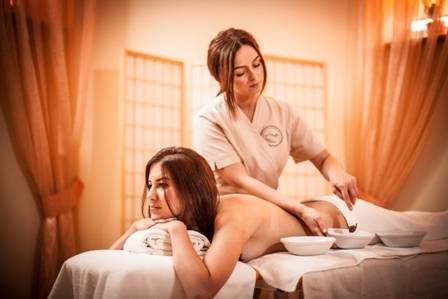 W pokoju Villa DEL MAR w Niechorzu turystom proponuje się poddanie relaksacyjnemu masażowi.