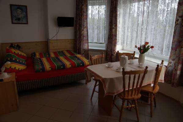 Na zdjęciu przedstawiony jest pokój w domu gościnnym SONIA w którym macie możliwość Państwo się zatrzymać podczas urlopu w Niechorzu