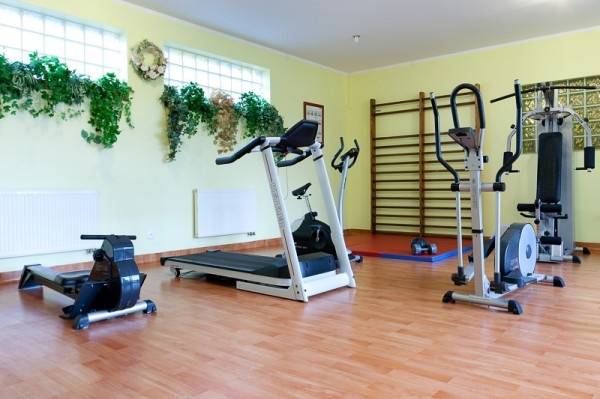 JANTAR SPA należy do takich hotelu, w których zadbano o zaplecze do ćwiczeń w postaci siłowni.