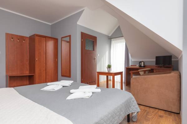 Na zdjęciu przedstawiony jest pokój w pokoju VILLA LIVIA w którym możecie Państwo się zatrzymać podczas wypoczynku w Niechorzu
