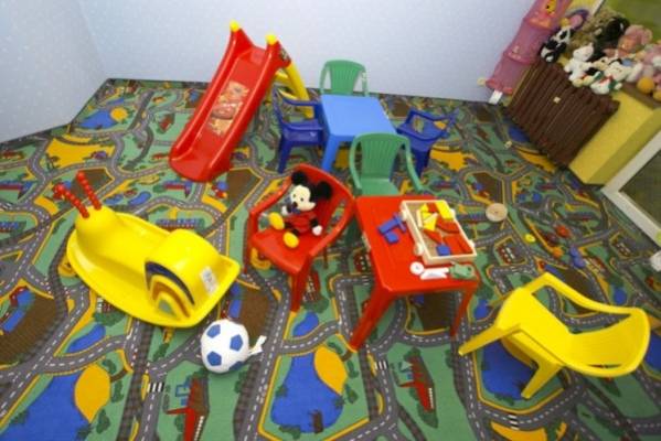 Zdjęcie ma na celu pokazanie możliwości, jakie przed dziećmi otwierają się w pokoju zabaw - ośrodek wczasowy LEŚNY DWÓR w Pogorzelicy.