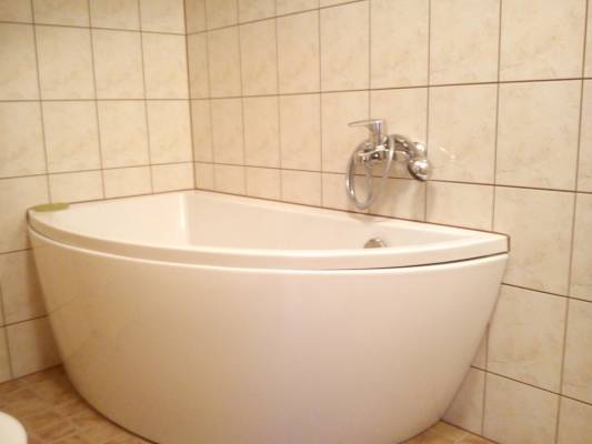 W pensjonacie Dom Gościnny JAŚMIN w Niechorzu można skorzystać z łazienki przedstawionej na fotografii