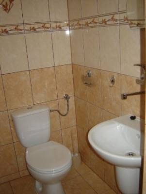 Zdjęcie przedstawia łazienkę w pokoju Dom Gościnny JAŚMIN