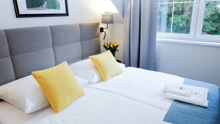 Zdjęcie przedstawia łoże w pokoju - Rezydencja AS & Spa Karpacz | Karpacz (wypoczywaj w górach) 