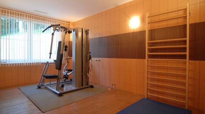 Rezydencja AS należy do takich pokoju, w których zadbano o zaplecze do ćwiczeń w postaci siłowni.