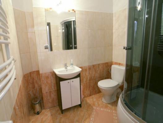 W pokoju Willa ARCHITEKT w Karpaczu można skorzystać z łazienki przedstawionej na fotce
