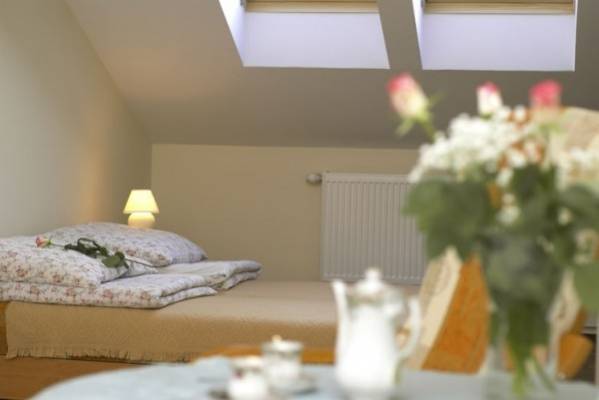 Pokój Dom Gościnny ROMANA w Rewalu - zdjęcie łóżka małżeńskiego