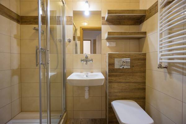 Pokój Ośrodek Wypoczynkowy HALNY w górach posiada tak wyposażone łazienki