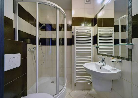 W pensjonacie PETRUS w Karpaczu można skorzystać z łazienki przedstawionej na fotografii