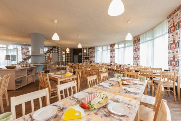 Atmosfera w restauracji to jeden z atutów pokoju Ośrodek Wczasowy ADRIA - Rewal, ul. Sikorskiego 13.