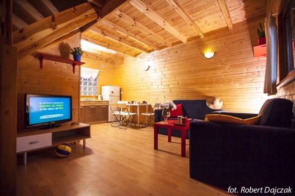 Fotka przedstawia pokój w domku letniskowym Domki drewniane DOMINIKA w Rewalu (woj. zachodniopomorskie)