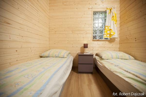 Domek Letniskowy Domki drewniane DOMINIKA w Rewalu - zdjęcie łoża