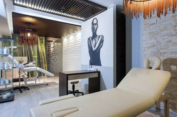W pensjonacie NAWIGATOR SPA w Rewalu turystom proponuje się poddanie relaksacyjnemu masażowi.