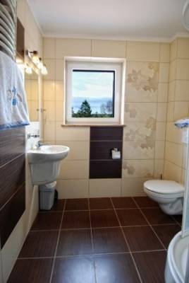 Widok na łazienkę w willi Willa ARCUS w Pobierowie nad morzem
