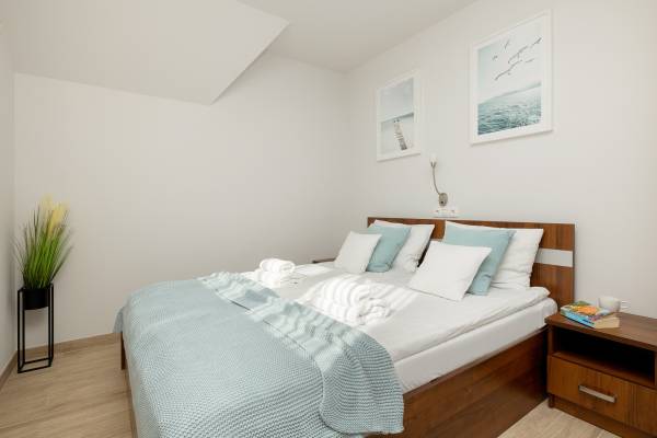 Fotografia przedstawia łóżko małżeńskie | apartament Apartamenty EWiTA. Pomorze Zachodnie