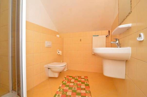W willi TODA w Rewalu można skorzystać z łazienki przedstawionej na fotce